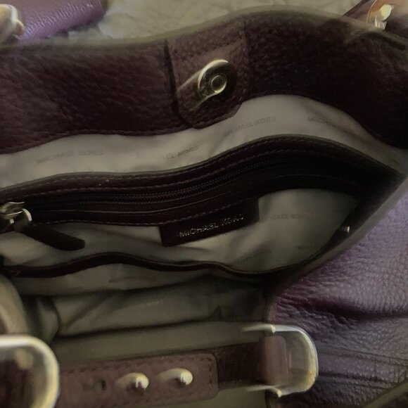 Elegant Purple Handbag with Tassel - Picture 3 of 9